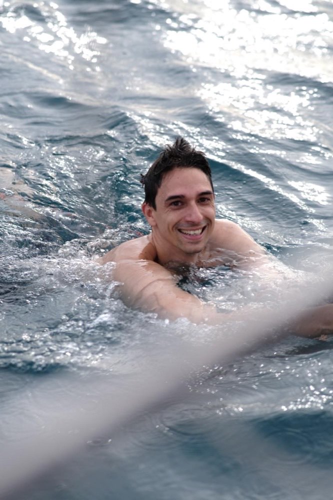 A guest smiling during the swim stop, Edition 02